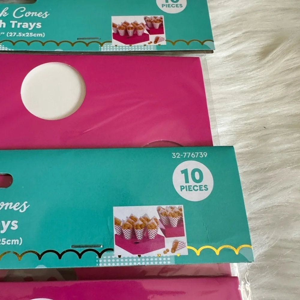 🩷5/$10 Pink Snack Cones with Trays - Set of 10 2 sets